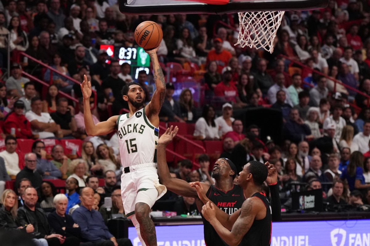  Milwaukee Bucks guard Cameron Payne (15) shoots the ball over Miami Heat center Bam Adebayo (13) 