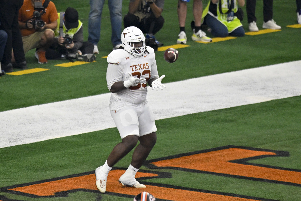 Texas defensive lineman T'Vondre Sweat 