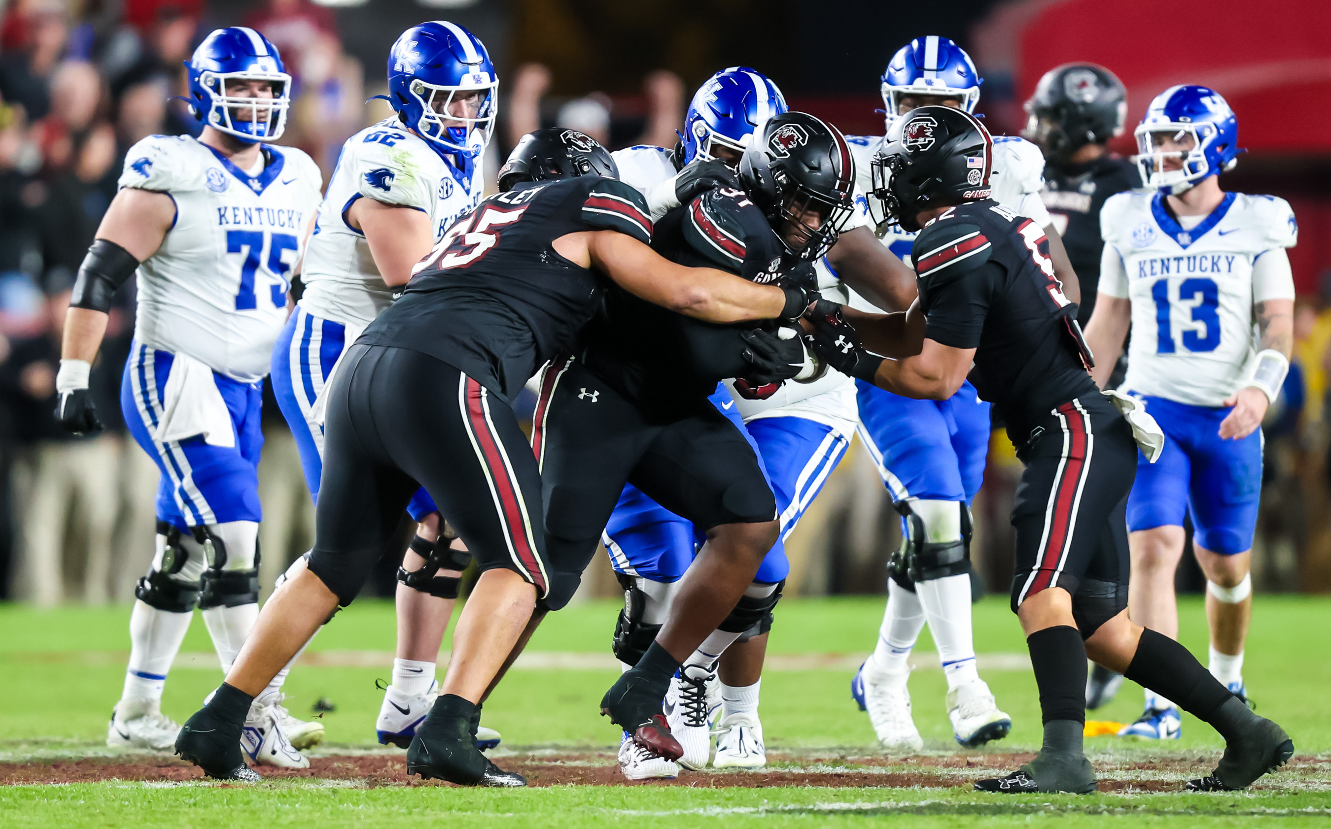 Tonka Hemingway recovering a fumble versus Kentucky (18th Nov., 2023)