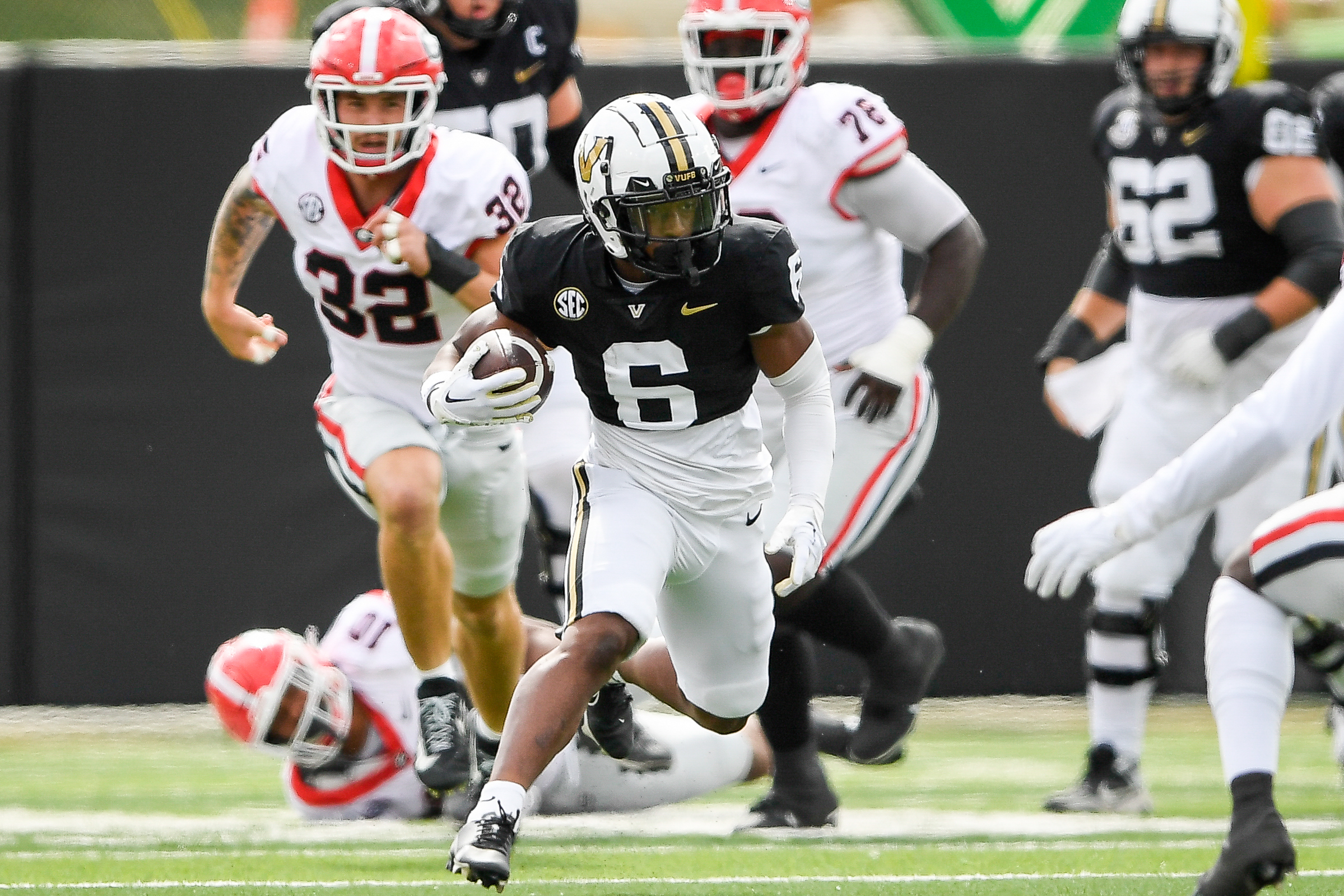 Vanderbilt WR Jayden McGowan looking to make a cut against Georgia (14th Oct., 2023)