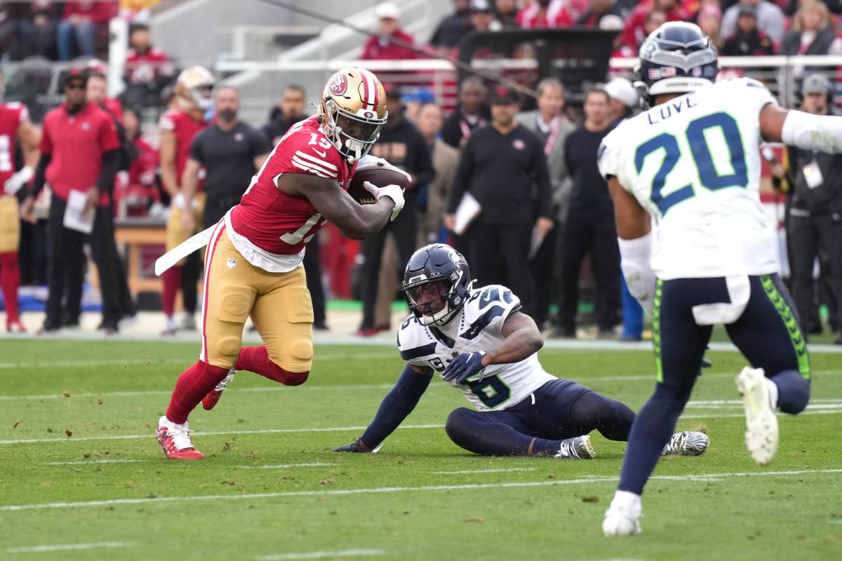 San Francisco 49ers wide receiver Deebo Samuel (19) runs after a catch against Seattle Seahawks safety Quandre Diggs (6) during the third quarter at Levi's Stadium.