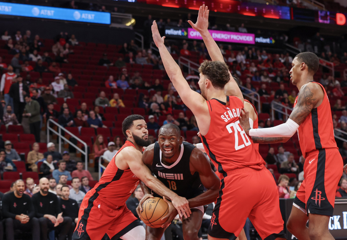 Grizzlies center Bismack Biyombo (18) is fouled by Houston Rockets guard Fred VanVleet (5) in the first quarter at Toyota Center.