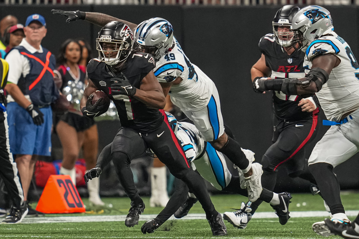 Sep 10, 2023; Atlanta, Georgia, USA; Atlanta Falcons running back Bijan Robinson (7) runs against the Carolina Panthers during the second half at Mercedes-Benz Stadium.
