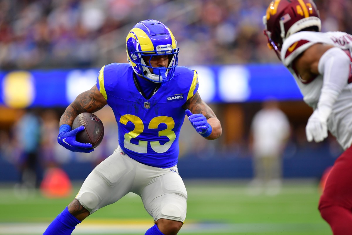 Rams RB Kyren Williams attempts to make a Washington Commanders defender miss.