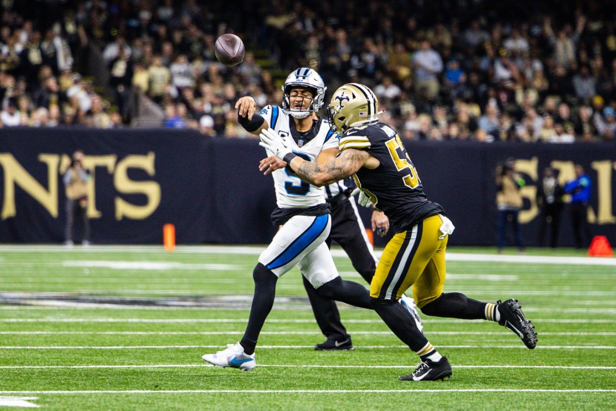 New Orleans Saints linebacker Zack Baun (53) forces Carolina Panthers to throw the ball away. Mandatory Credit: Stephen Lew-USA TODAY Sports