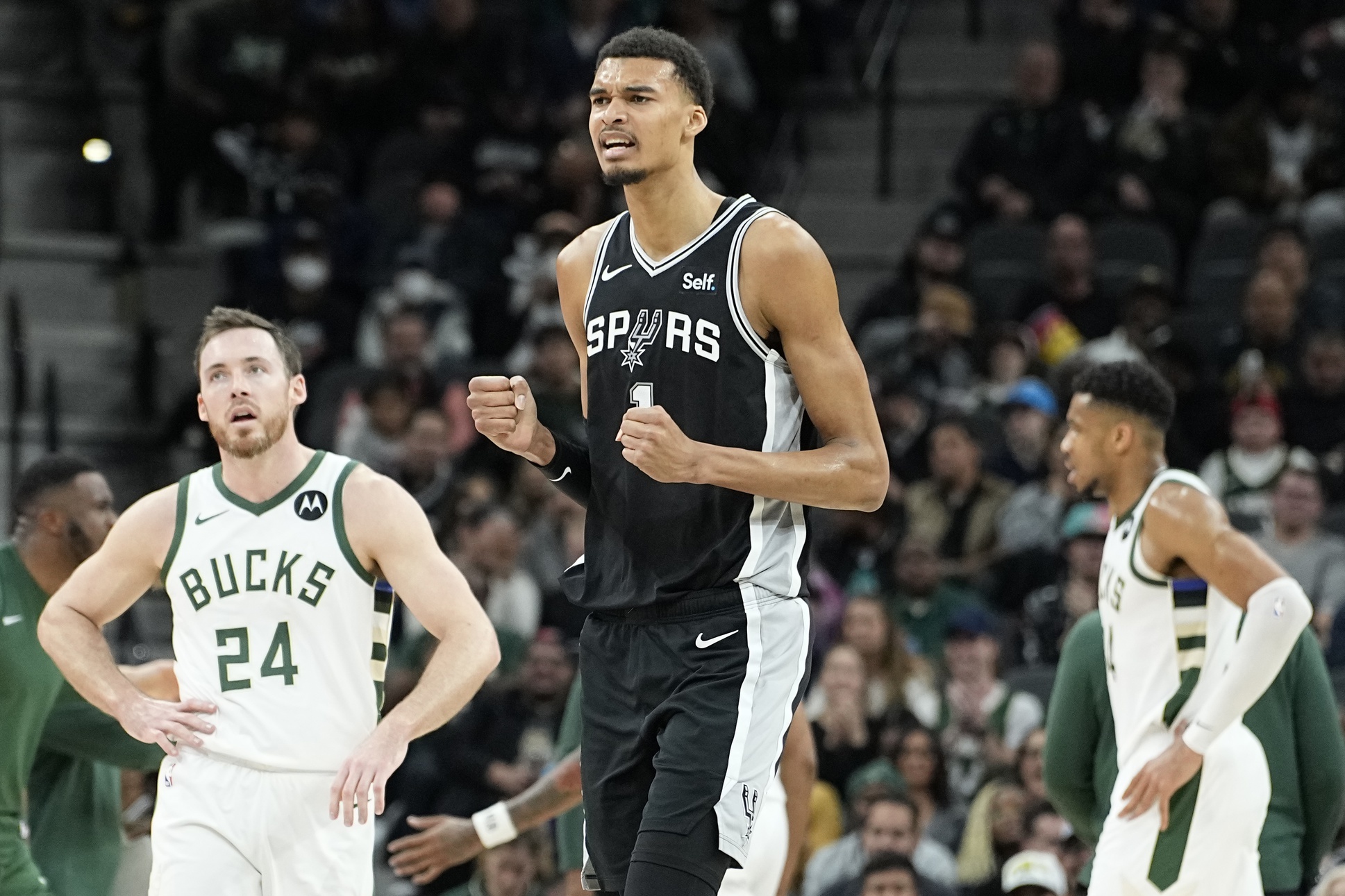 Giannis Antetokounmpo impresionado tras su primera batalla contra Victor Wembanyama