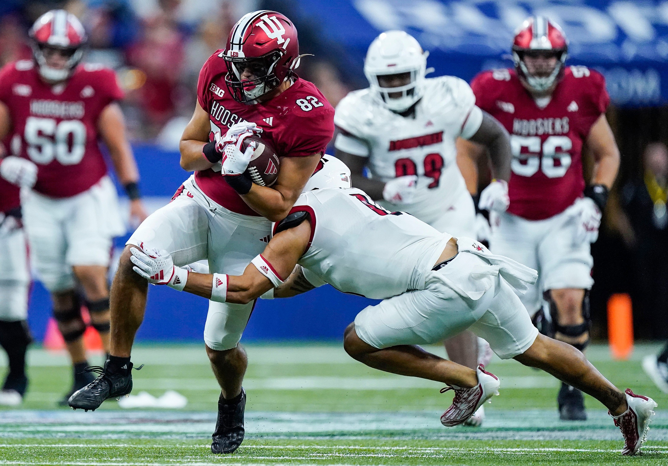 Indiana Hoosiers tight end Bradley Archer (82) rushes up the field Saturday, Sept. 16, 2023, during the game at Lucas Oil Stadium in Indianapolis.