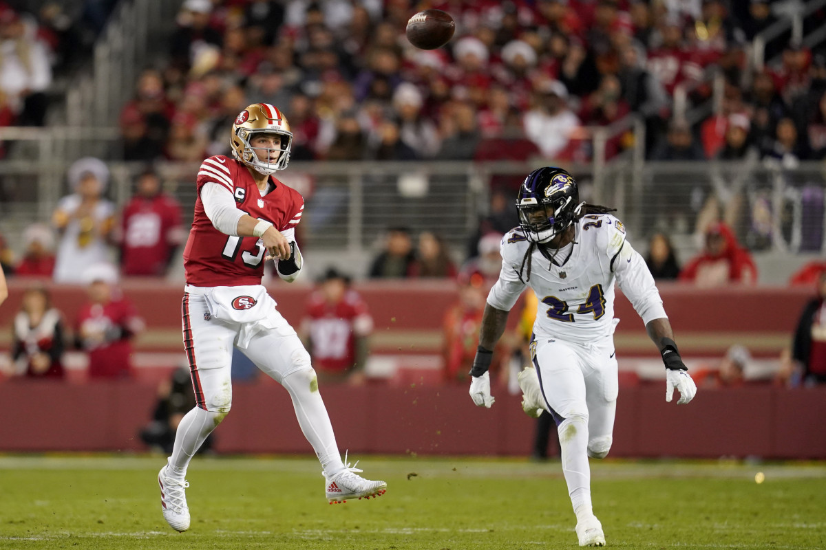 49ers QB Brock Purdy throws a pass in front of Baltimore pass rusher Jadeveon Clowney (25th Dec., 2023)