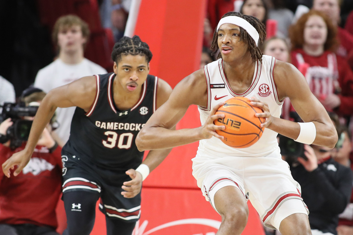 Collin Murray-Boyles locked in on defense against Arkansas.